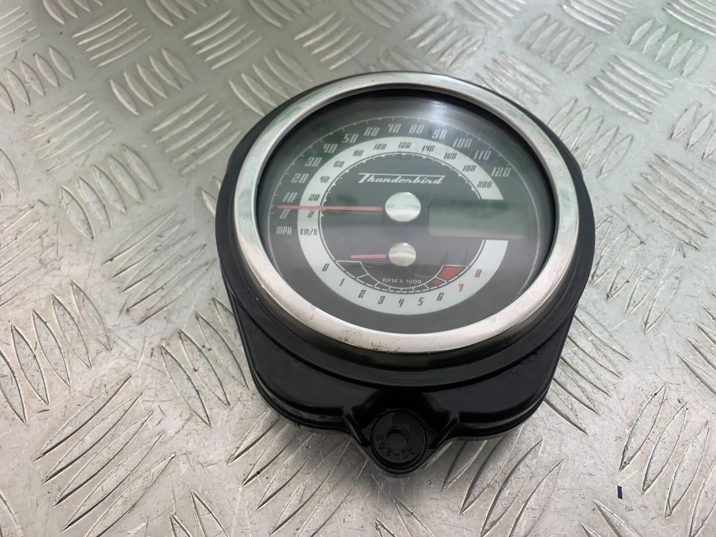 TRIUMPH THUNDERBIRD 1600 CLOCKS SPEEDO DASH  YEAR 2011 (CMB1107)