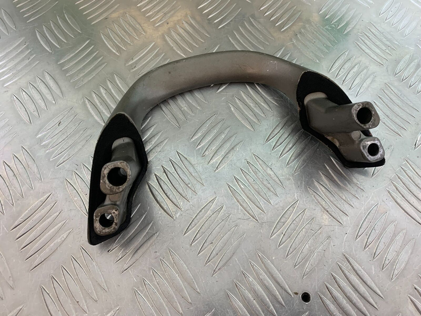 HONDA CB600 CB 600 HORNET GRAB RAIL  YEAR 1998-2002 (CMB1011)