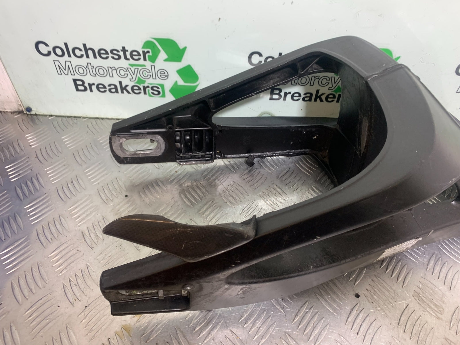 YAMAHA YZF R1 SWINGARM    YEAR 2004-2006 (CMB1155)