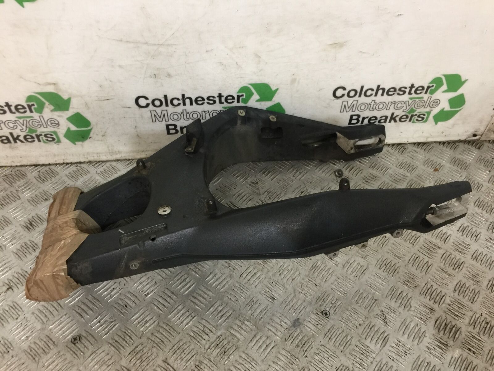 TRIUMPH 675 STREET TRIPLE R SWINGARM  YEAR 2016 (STOCK 781)