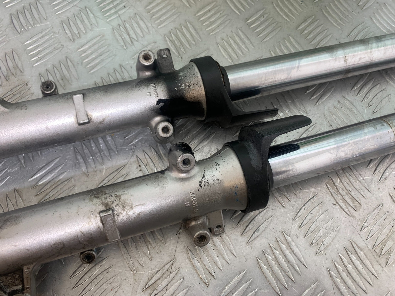 SUZUKI GSF600 GSF 600 BANDIT FORKS YEAR 2001-2003 (CMB1157)
