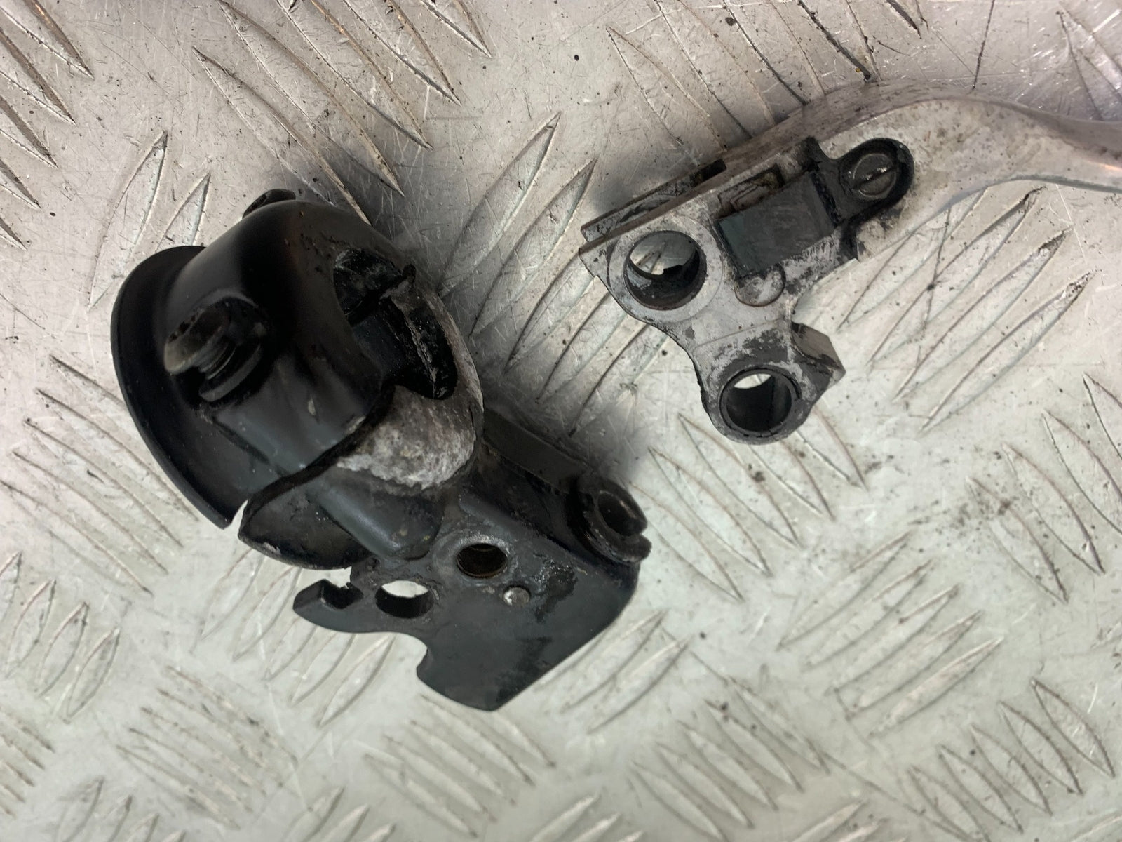 HARLEY DAVIDSON FXS BLACKLINE 1585 CLUTCH LEVER & BRACKET  YEAR 2012 (CMB1147)