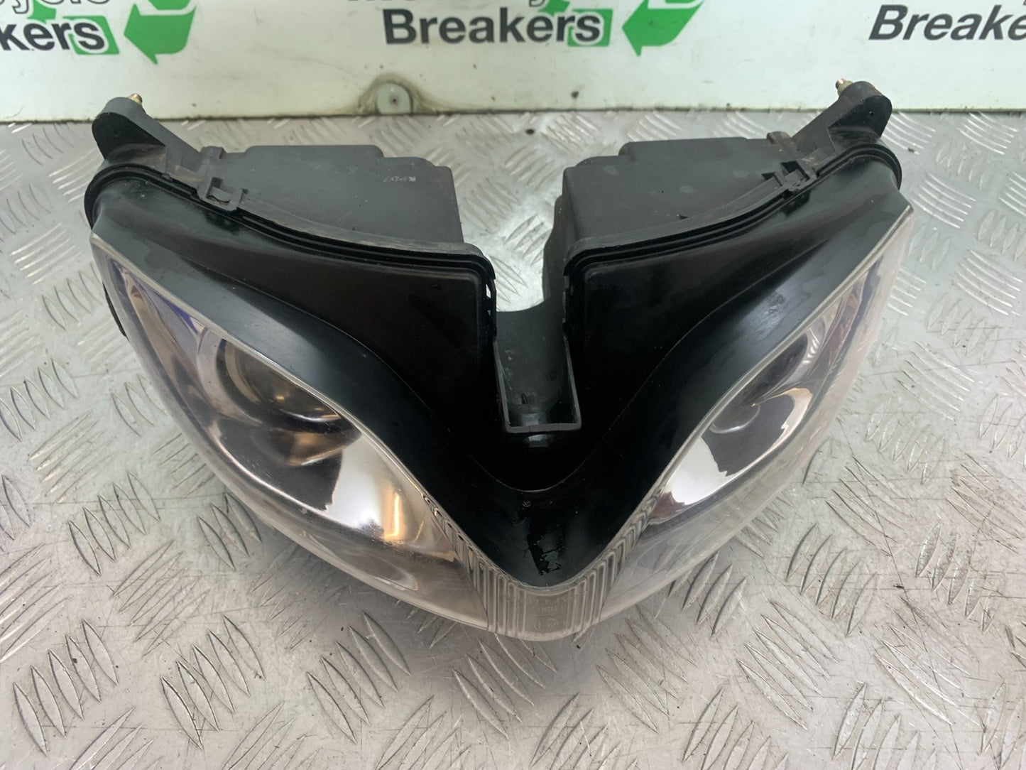 SUZUKI GSF600 GSF 600 BANDIT HEADLIGHT   2000-2004 (CMB1269)
