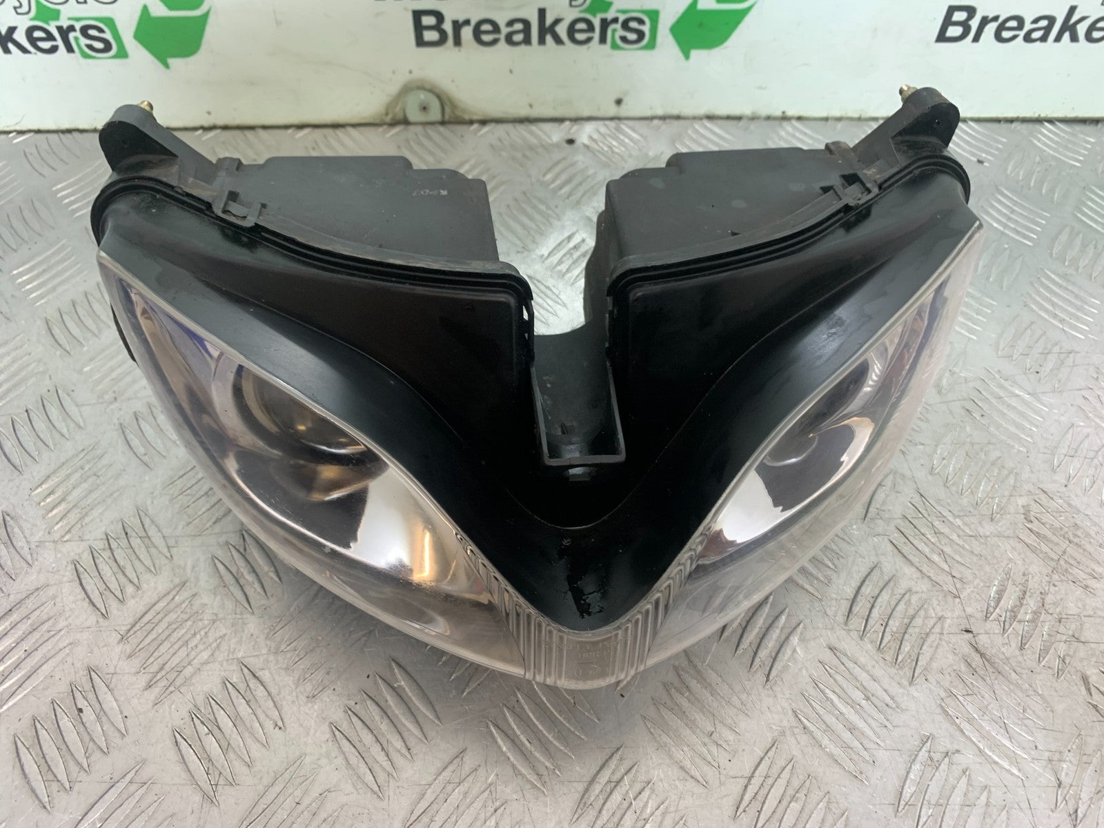 SUZUKI GSF600 GSF 600 BANDIT HEADLIGHT   2000-2004 (CMB1269)