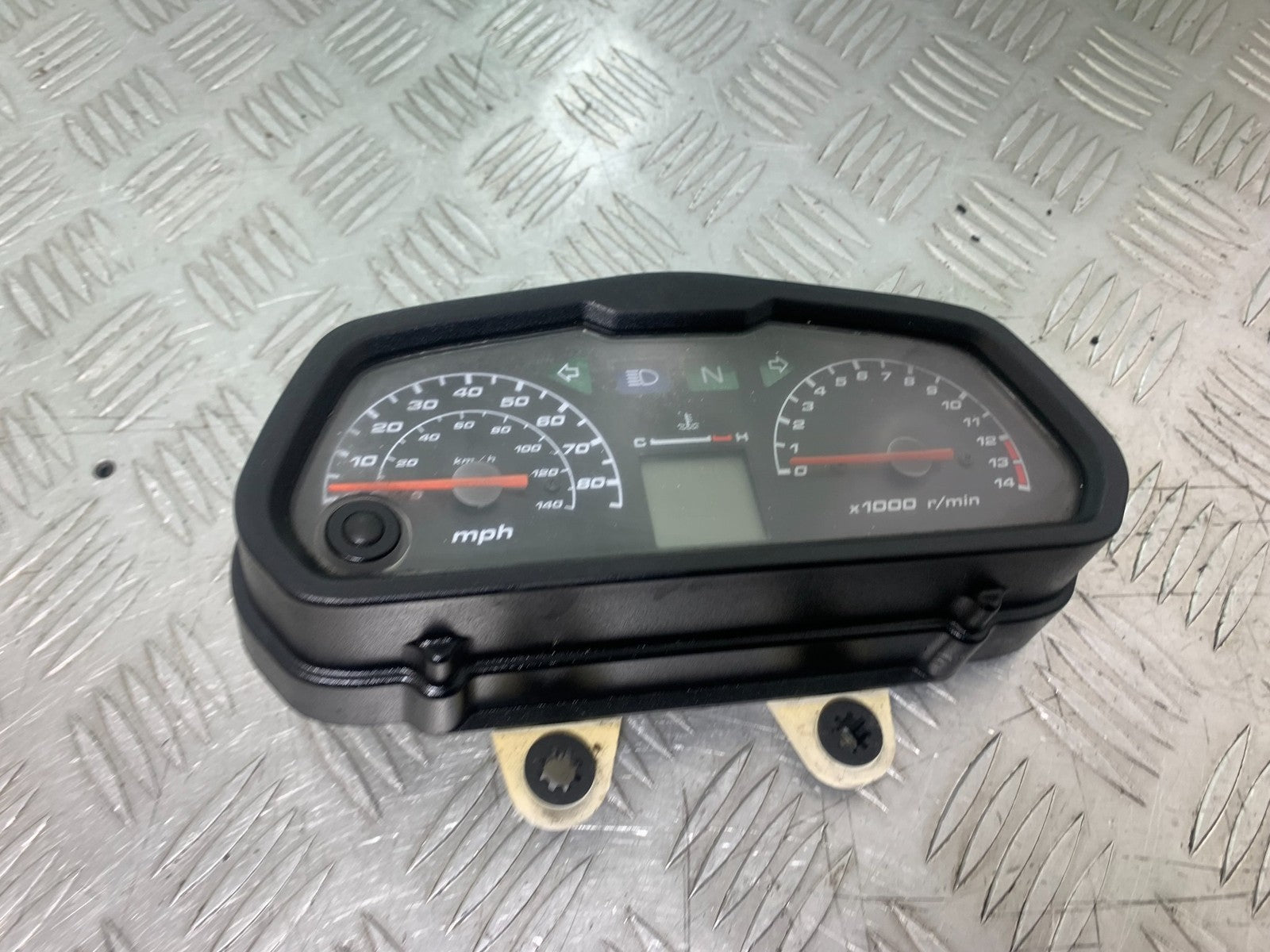 HONDA XL125 VARADERO CLOCKS SPEEDO DASH   YEAR 2001-2006  (CMB1210)