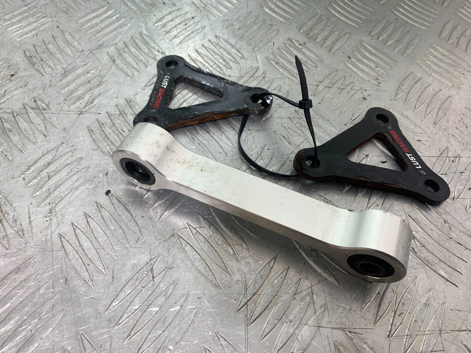 TRIUMPH 675 STREET TRIPLE R REAR SHOCK LINKAGE  YEAR 2013 - 2016 (CMB1221)