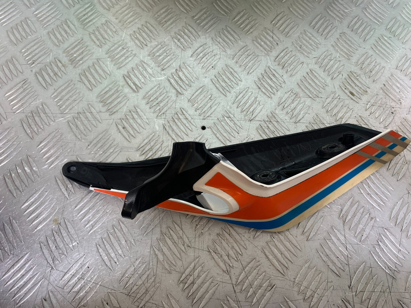 KTM DUKE 125 LEFT SEAT PANEL YEAR 2017-2022 (CMB1222)
