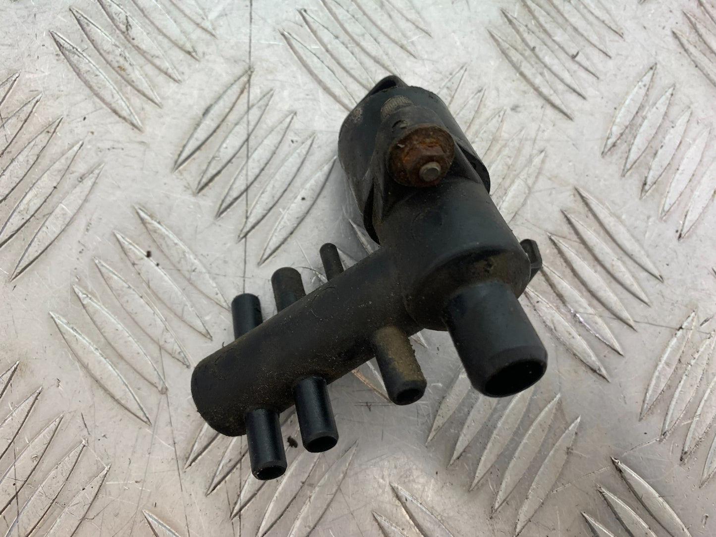 TRIUMPH T509 SPEED TRIPLE AIR VALVE YEAR 1997-1998 (CMB1144)