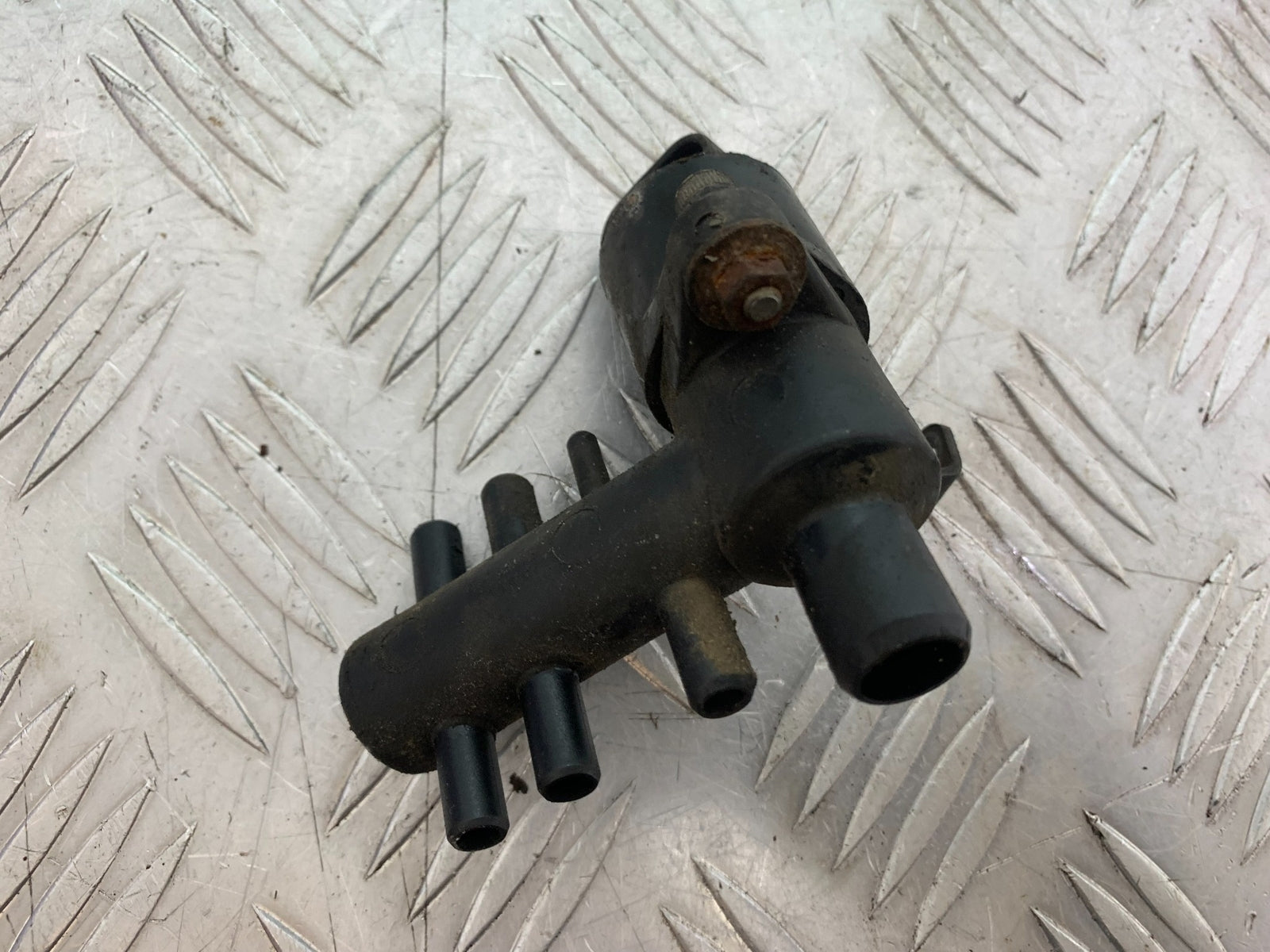 TRIUMPH T509 SPEED TRIPLE AIR VALVE YEAR 1997-1998 (CMB1144)