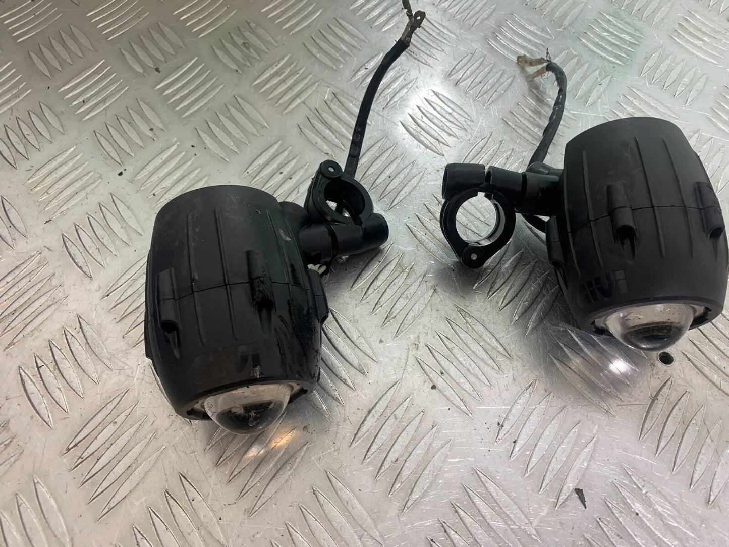 TRIUMPH TIGER 800 GIVI FOG LIGHTS  YEAR 2011-2014 (CMB1113)