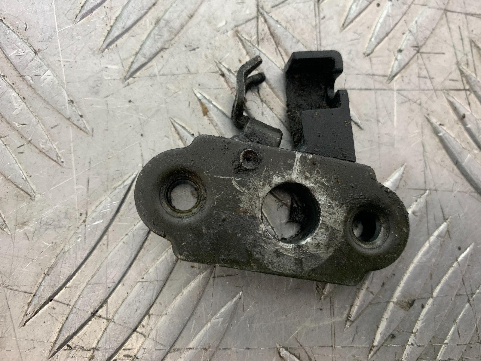 TRIUMPH TROPHY 900 SEAT CATCH   YEAR 1991-95 (CMB1251)