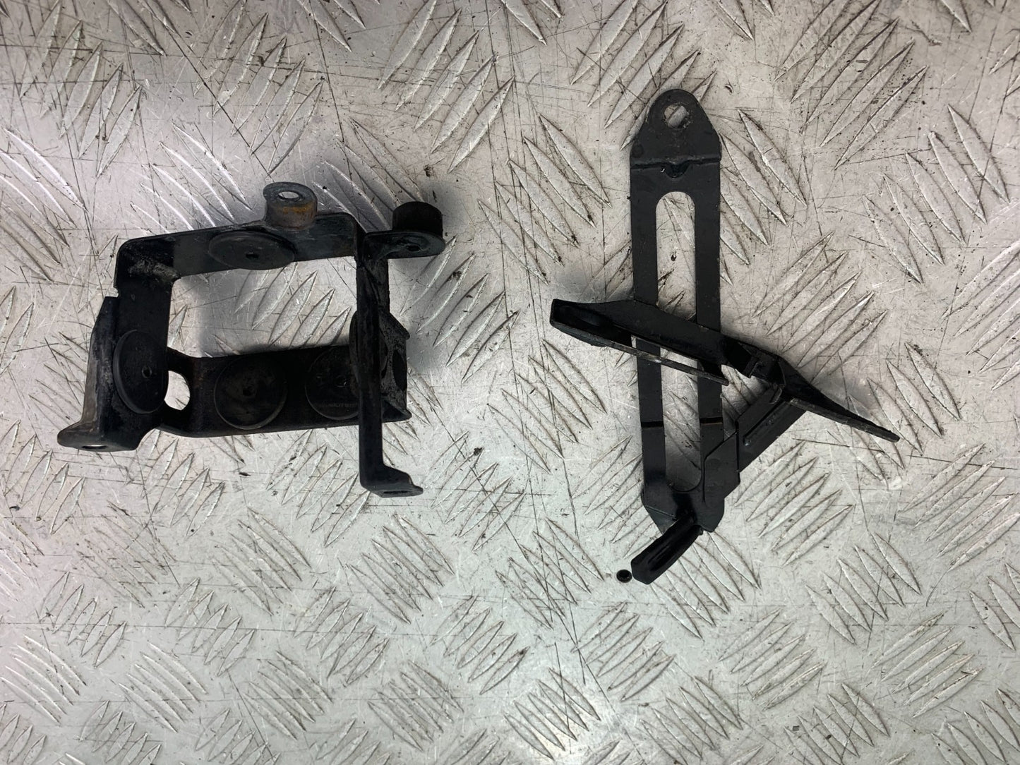HONDA VT700 VT 700 SHADOW BATTERY BOX   YEAR 1984-85 (CMB1328)
