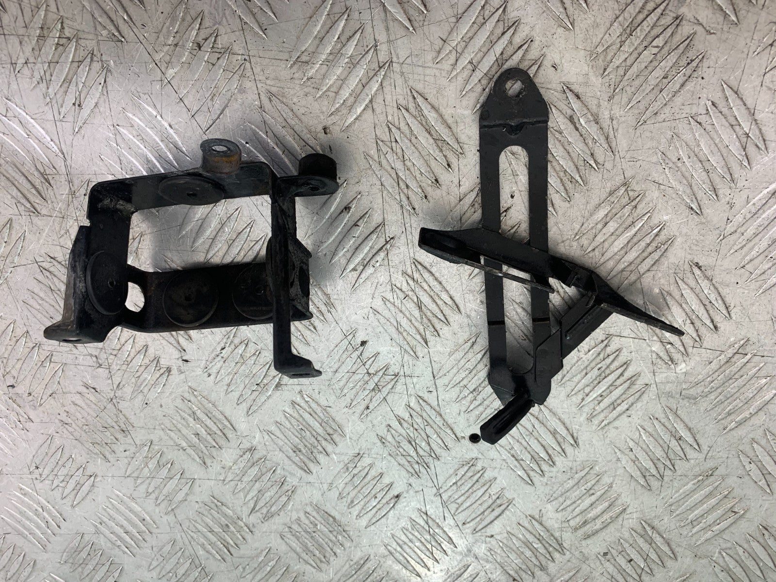 HONDA VT700 VT 700 SHADOW BATTERY BOX   YEAR 1984-85 (CMB1328)