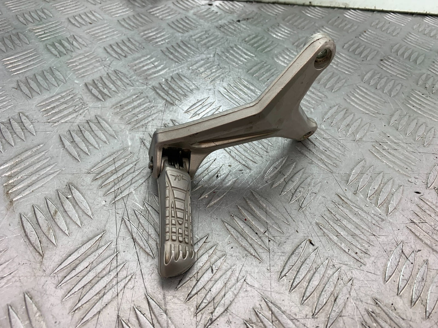 MV AGUSTA 800 F3 FRONT RIGHT HANGER AND PEG YEAR 2017-2019 (CMB1227)