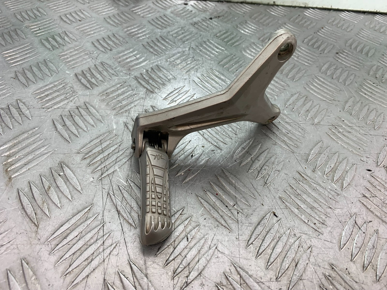 MV AGUSTA 800 F3 FRONT RIGHT HANGER AND PEG YEAR 2017-2019 (CMB1227)