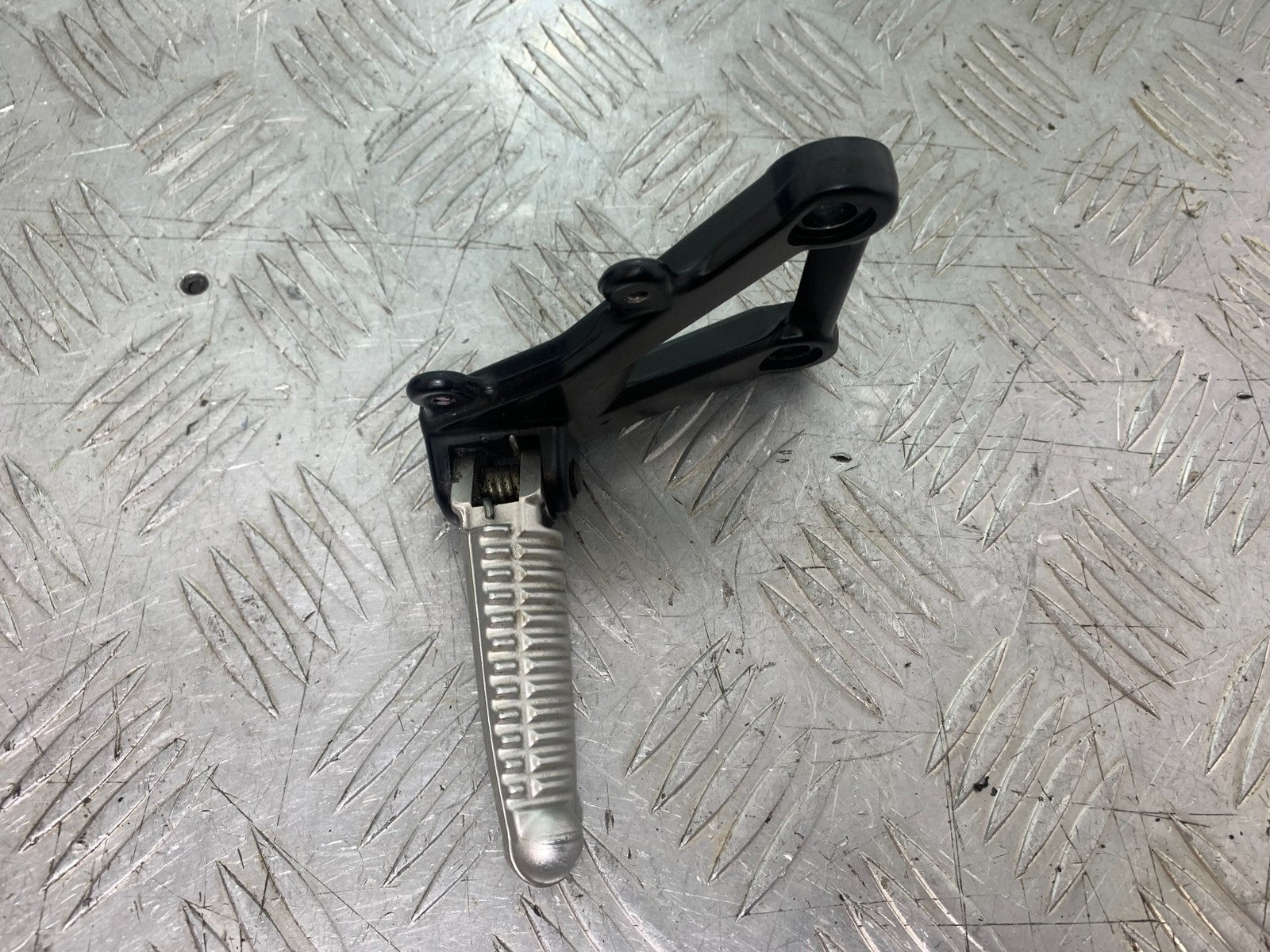 DUCATI 1198 S FRONT RIGHT HANGER  AND PEG  YEAR 2009-2011 (CMB1219)