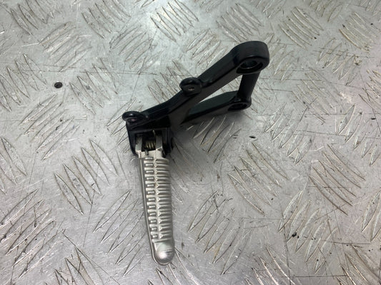 DUCATI 1198 S FRONT RIGHT HANGER  AND PEG  YEAR 2009-2011 (CMB1219)