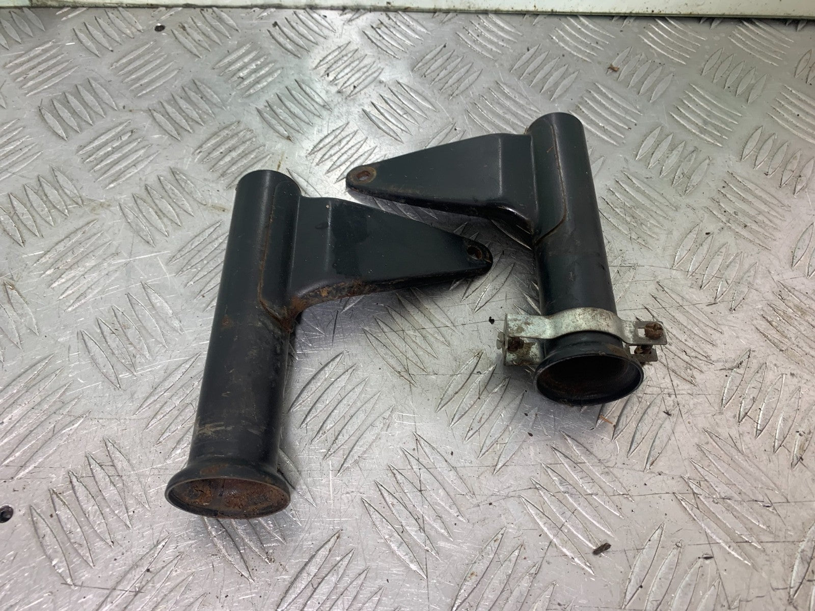 HONDA CG125 CG 125 HEADLIGHT BRACKETS   YEAR 1998-2000 (CMB1282)