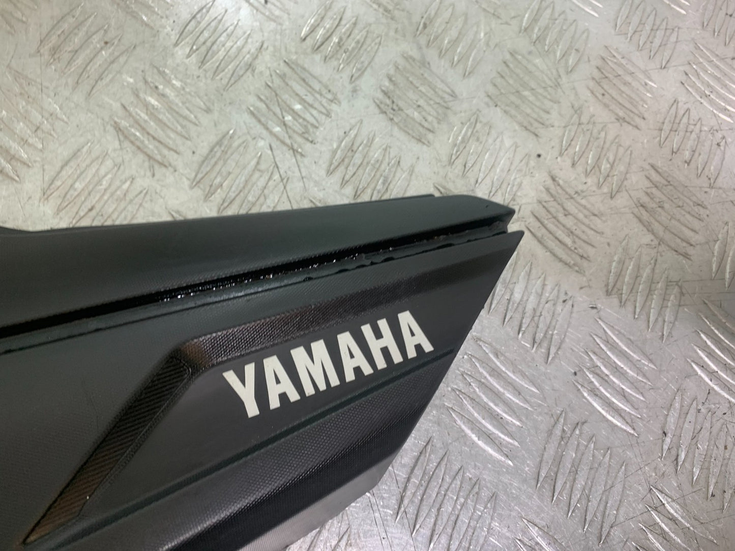 YAMAHA YS125 YS 125 LEFT SEAT PANEL  YEAR 2017-2021 (CMB1321)