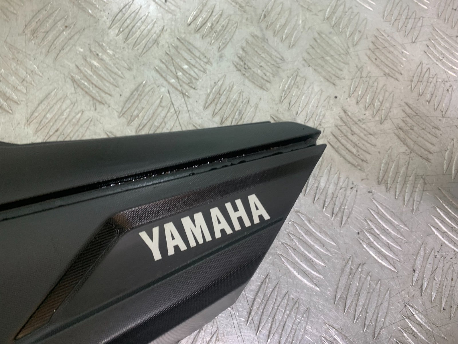 YAMAHA YS125 YS 125 LEFT SEAT PANEL  YEAR 2017-2021 (CMB1321)