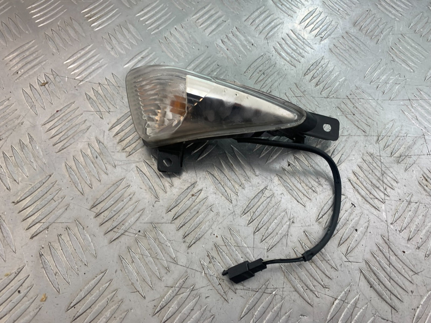 SUZUKI GW250 GW 250 INAZUMA FRONT LEFT INDICATOR   YEAR 2013-2018  (CMB1205)