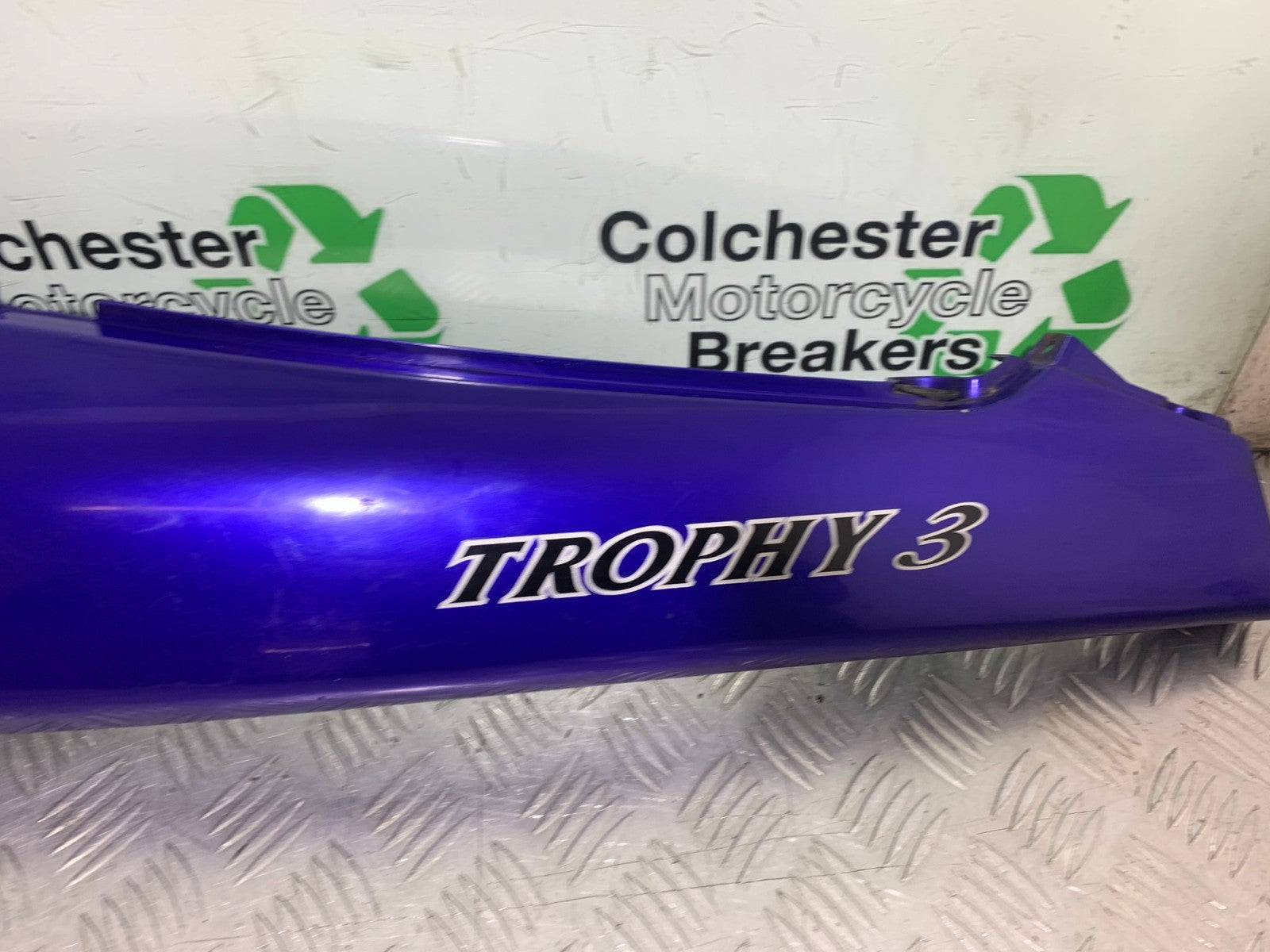 TRIUMPH TROPHY 900 LEFT SEAT PANEL   YEAR 1991-95 (CMB1251)