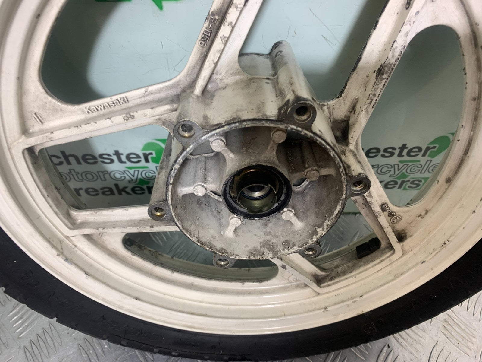 KAWASAKI GPZ600 GPZ 600 FRONT WHEEL  YEAR 1988-90 (CMB1258)