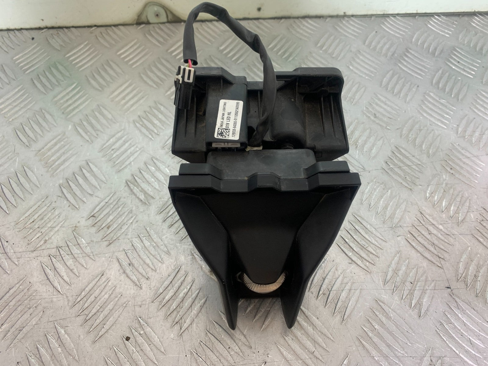 YAMAHA YZF R7 HEADLIGHT   YEAR 2022-2025 (CMB1255)