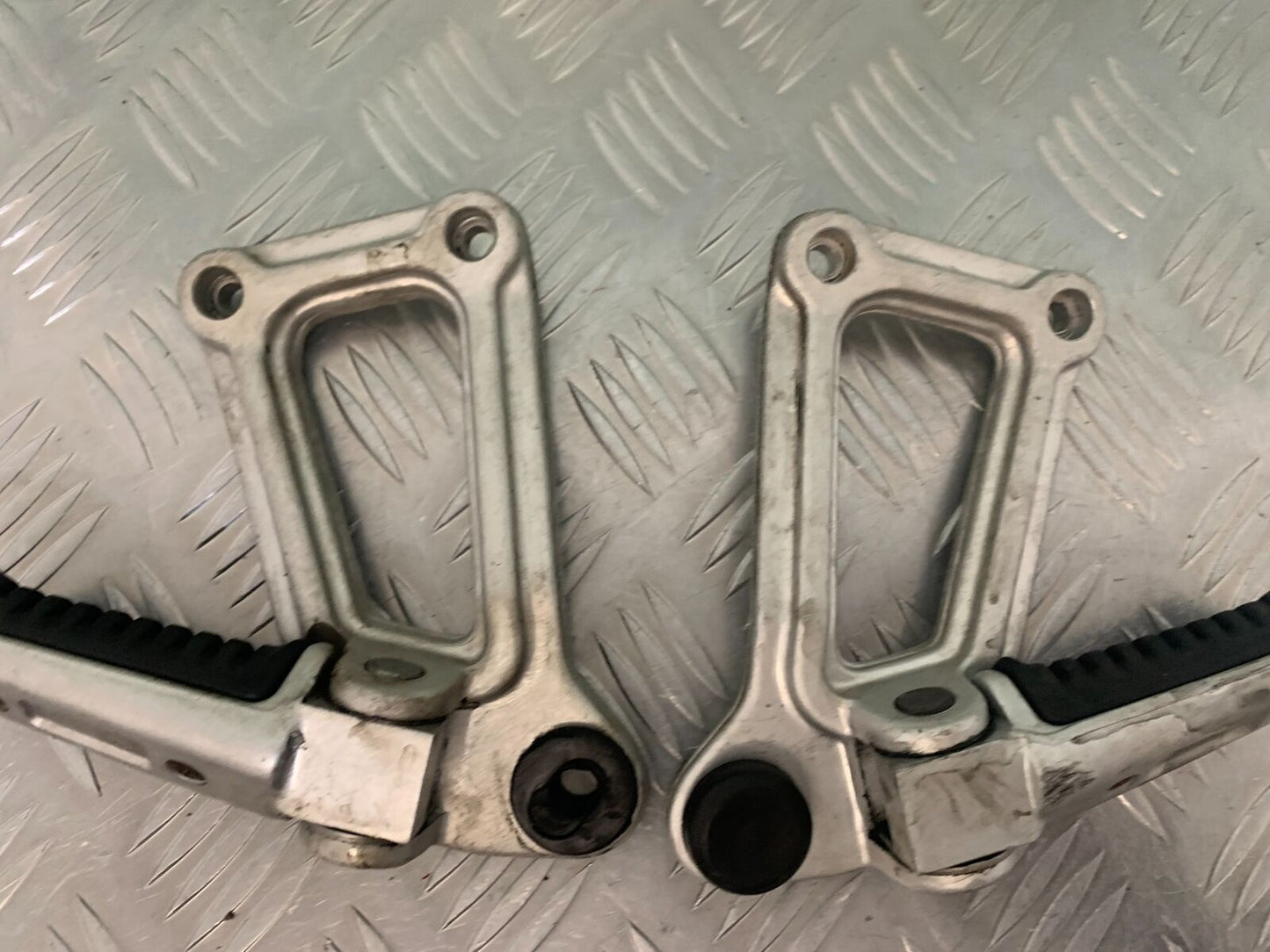 DUCATI 600ss 600 ss REAR HANGERS AND PEGS  YEAR 1991-98 (STOCK 987)