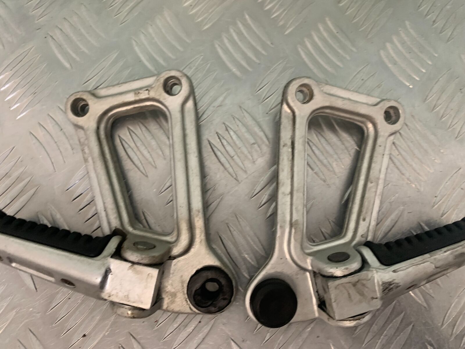 DUCATI 600ss 600 ss REAR HANGERS AND PEGS  YEAR 1991-98 (STOCK 987)