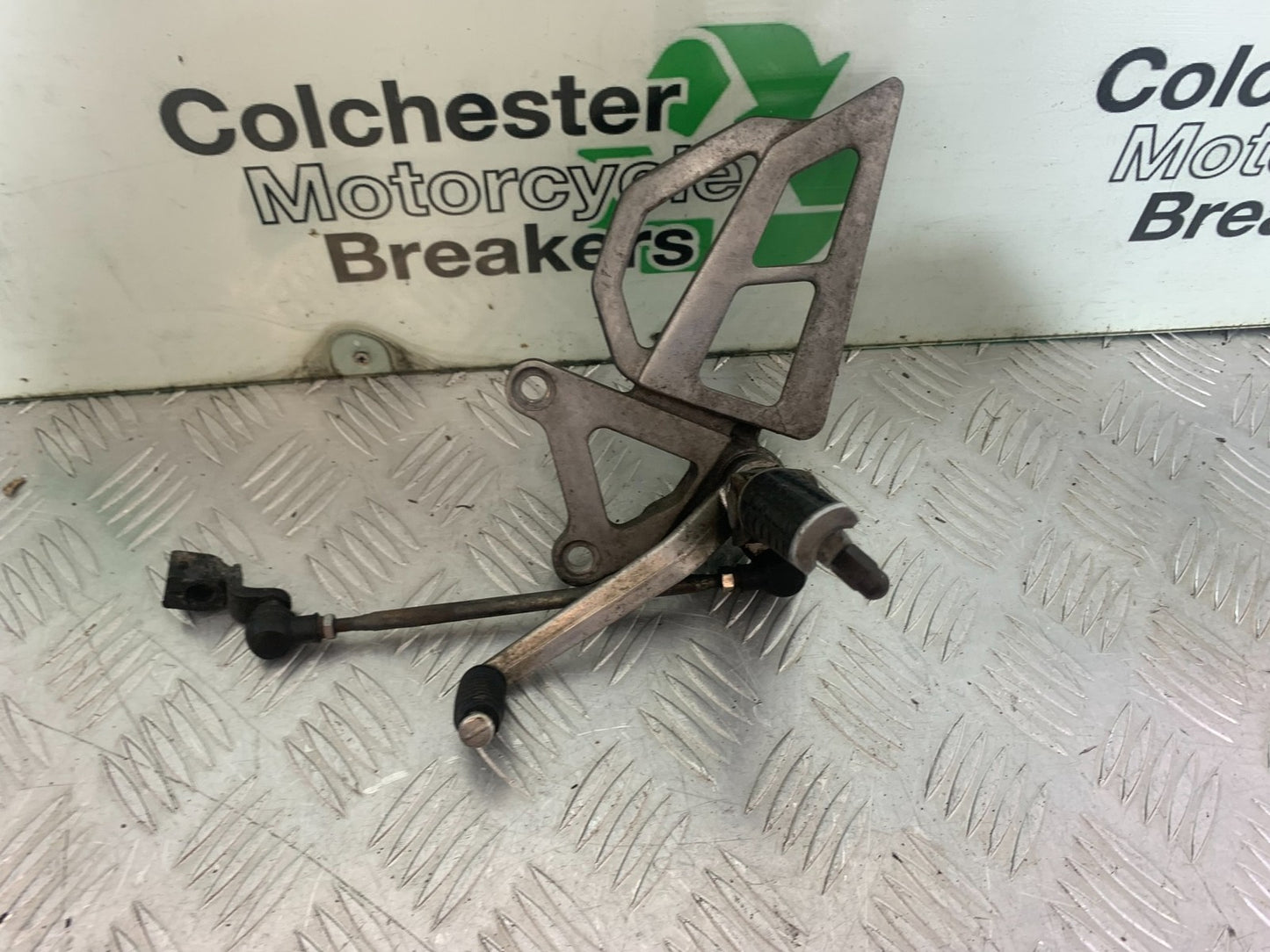 KAWASAKI ZX6R ZX6 F FRONT LEFT HANGER  YEAR 1995-1997 (CMB1169)