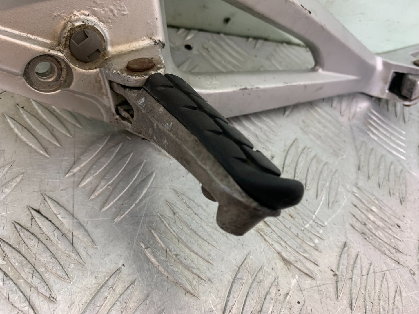 HONDA NC700 X  RIGHT HANGER AND PEGS YEAR 2012-2014 (CMB1327)