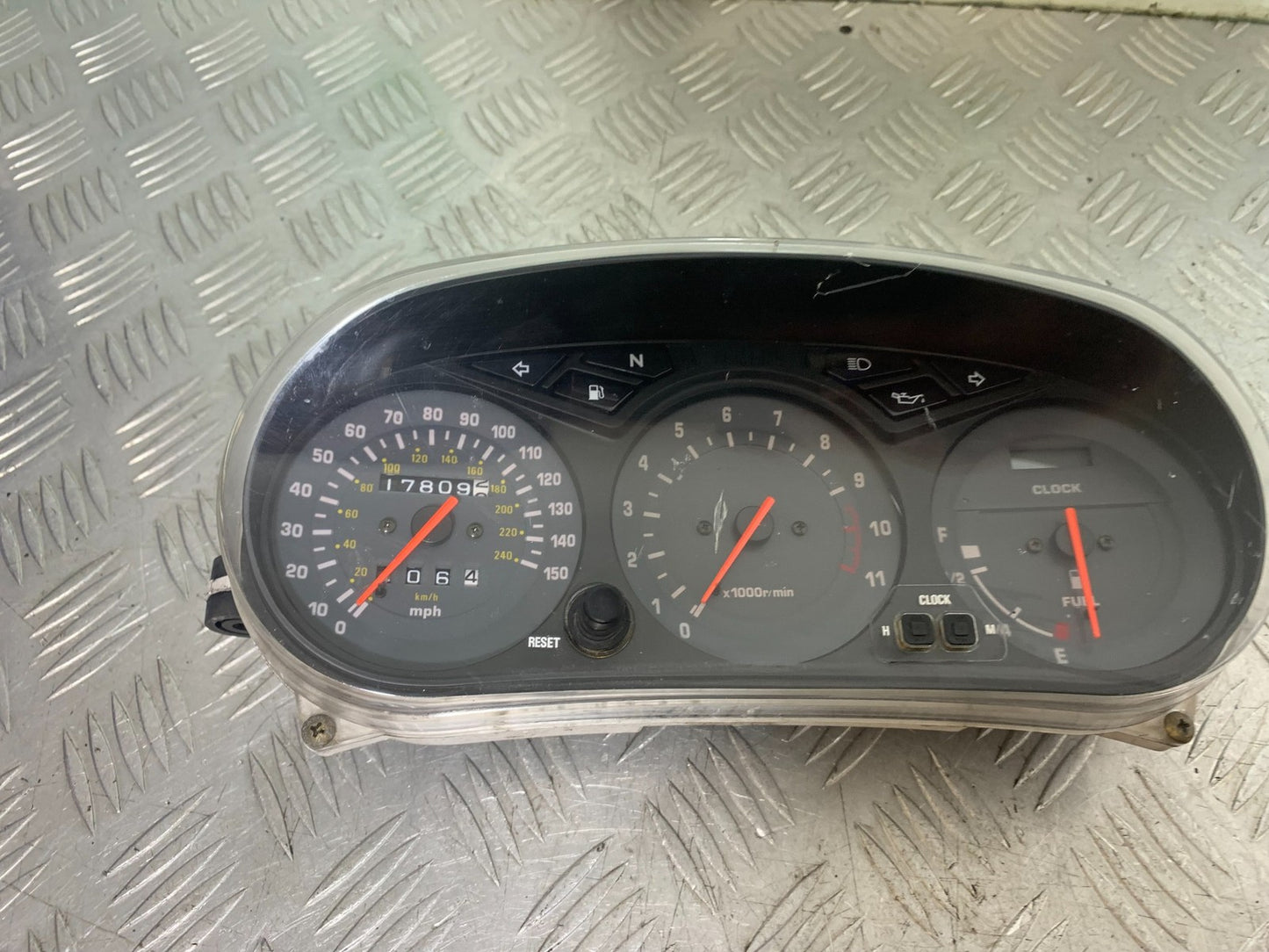 YAMAHA XJ900 XJ 900 DIVERSION CLOCKS SPEEDO DASH  YEAR 1994-2002 (CMB1292)