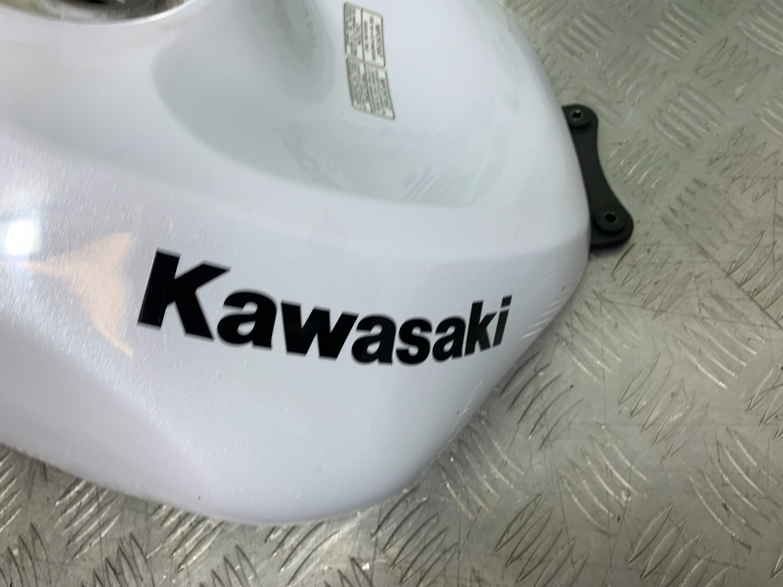 KAWASAKI ZX10R ZX10 R PETROL TANK  2008-2010 (CMB1301)