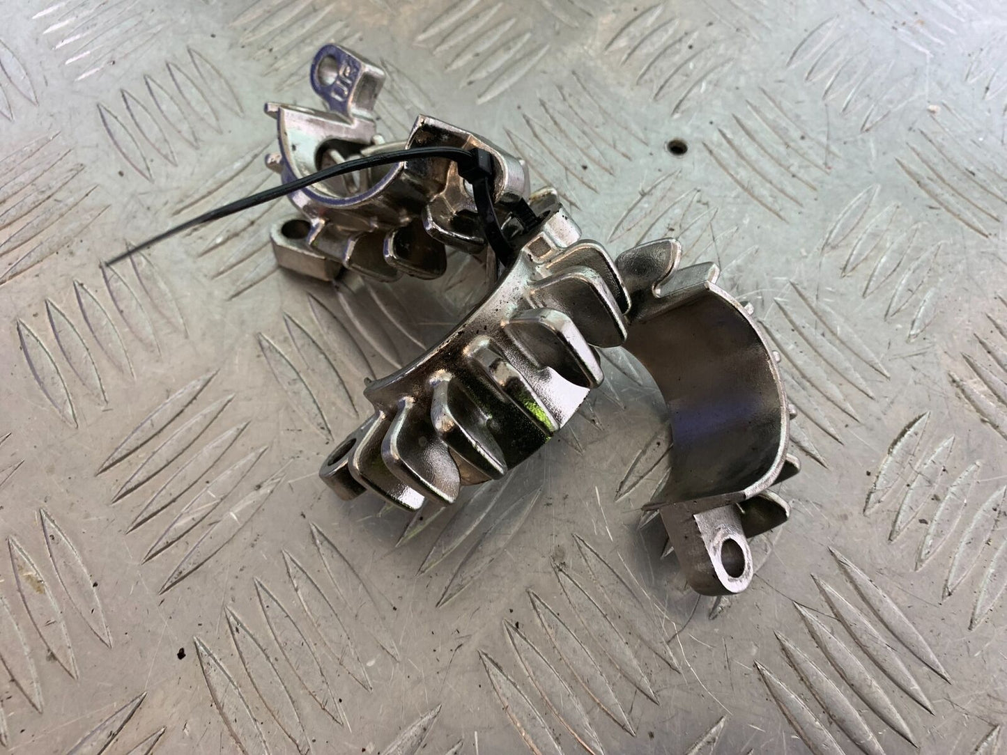 TRIUMPH BONNEVILLE T100 EXHAUST CLAMPS  YEAR 2017-2021 (CMB1084)