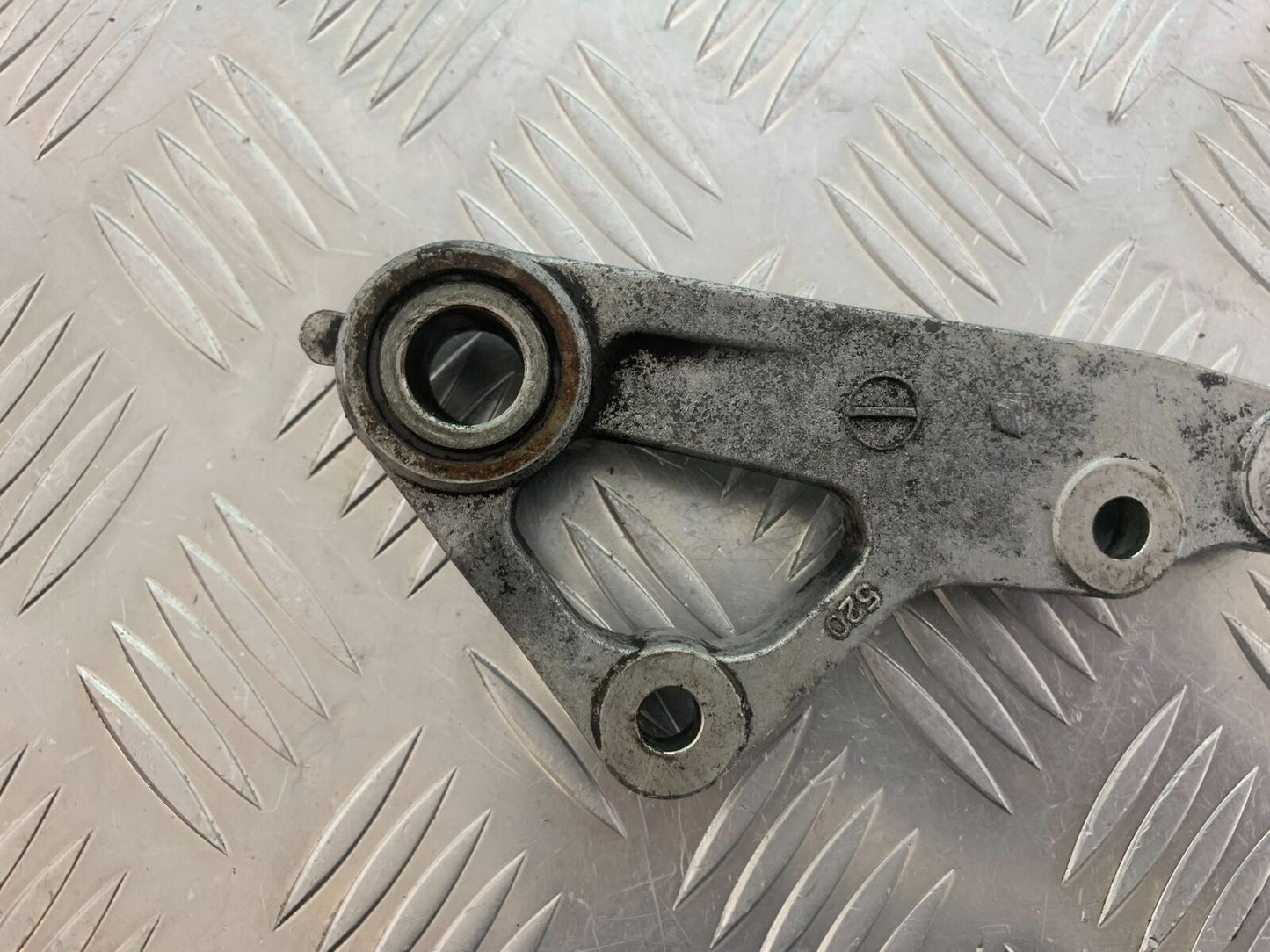 KAWASAKI ZR 750 ZEPHYR REAR CALIPER BRACKET YEAR 1991-95 (CMB1008)
