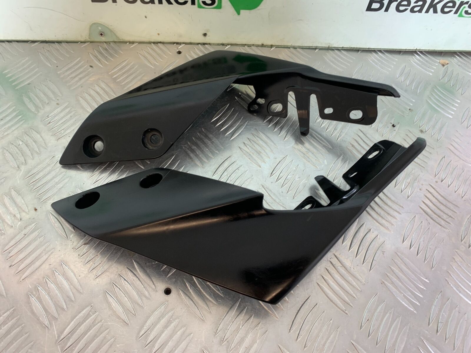 YAMAHA MT 125 MT125 LEFT AND RIGHT TAIL PIECE  YEAR 2021-2024 ABS (CMB1010)