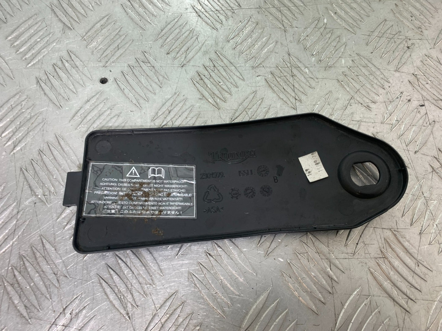 TRIUMPH 1050 SPRINT GT RIGHT POCKET LID  YEAR 2010-2016 (CMB1250)