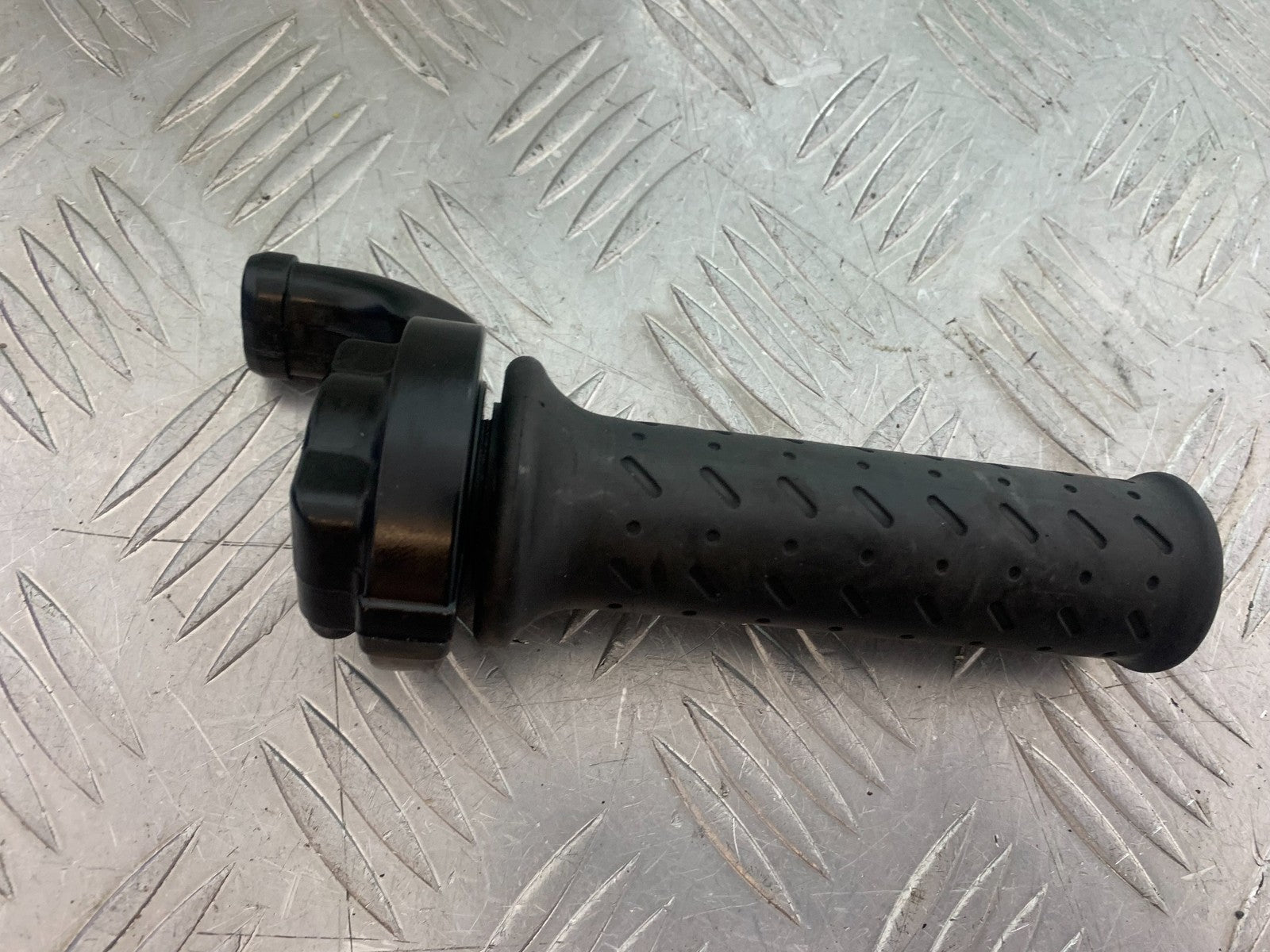 TRIUMPH 675 STREET TRIPLE THROTTLE  2013-2016 (CMB1186)