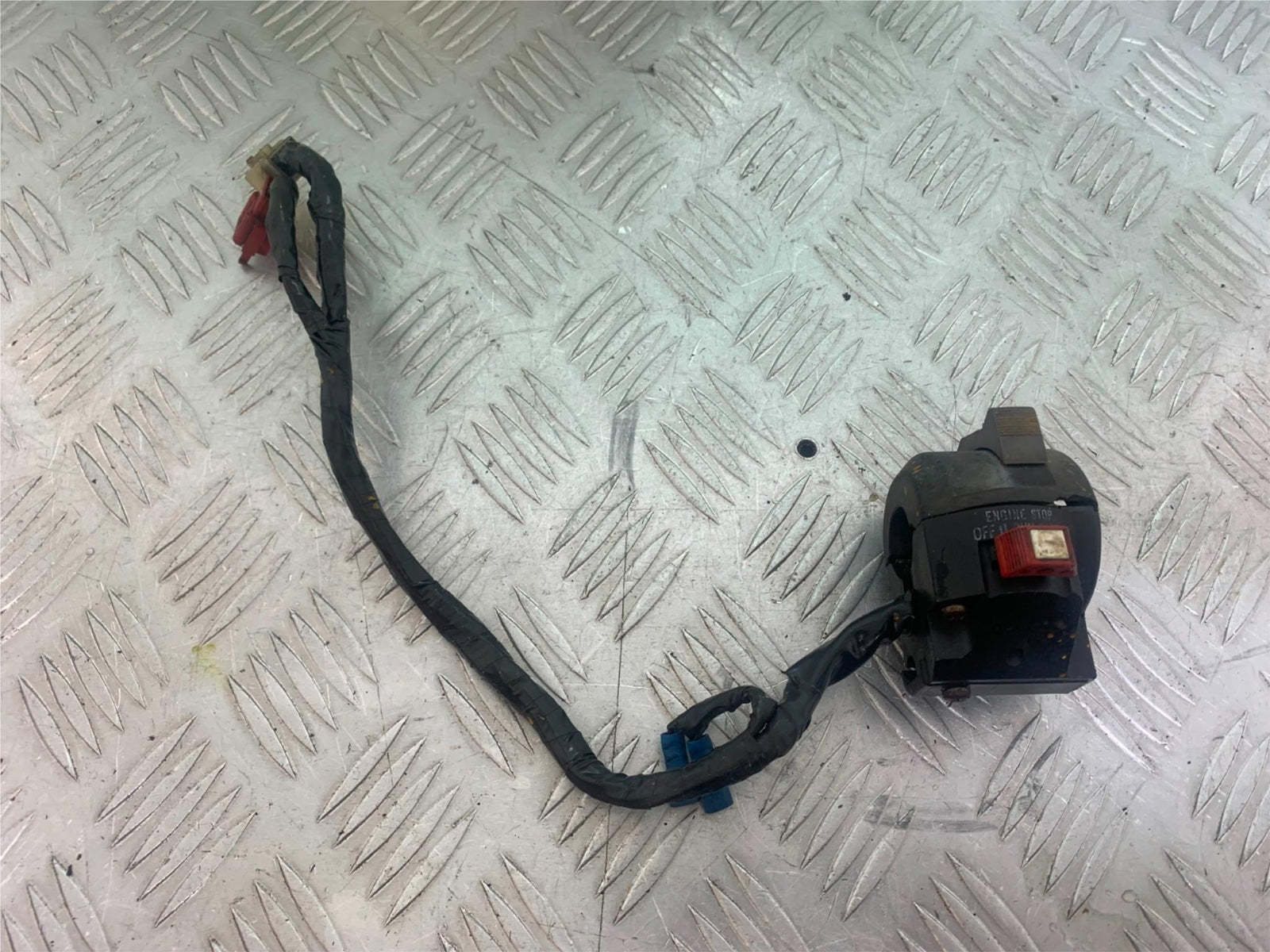 KAWASAKI GT550 GT 550 RIGHT SWITCH GEAR   YEAR 1984-87 (CMB1141)