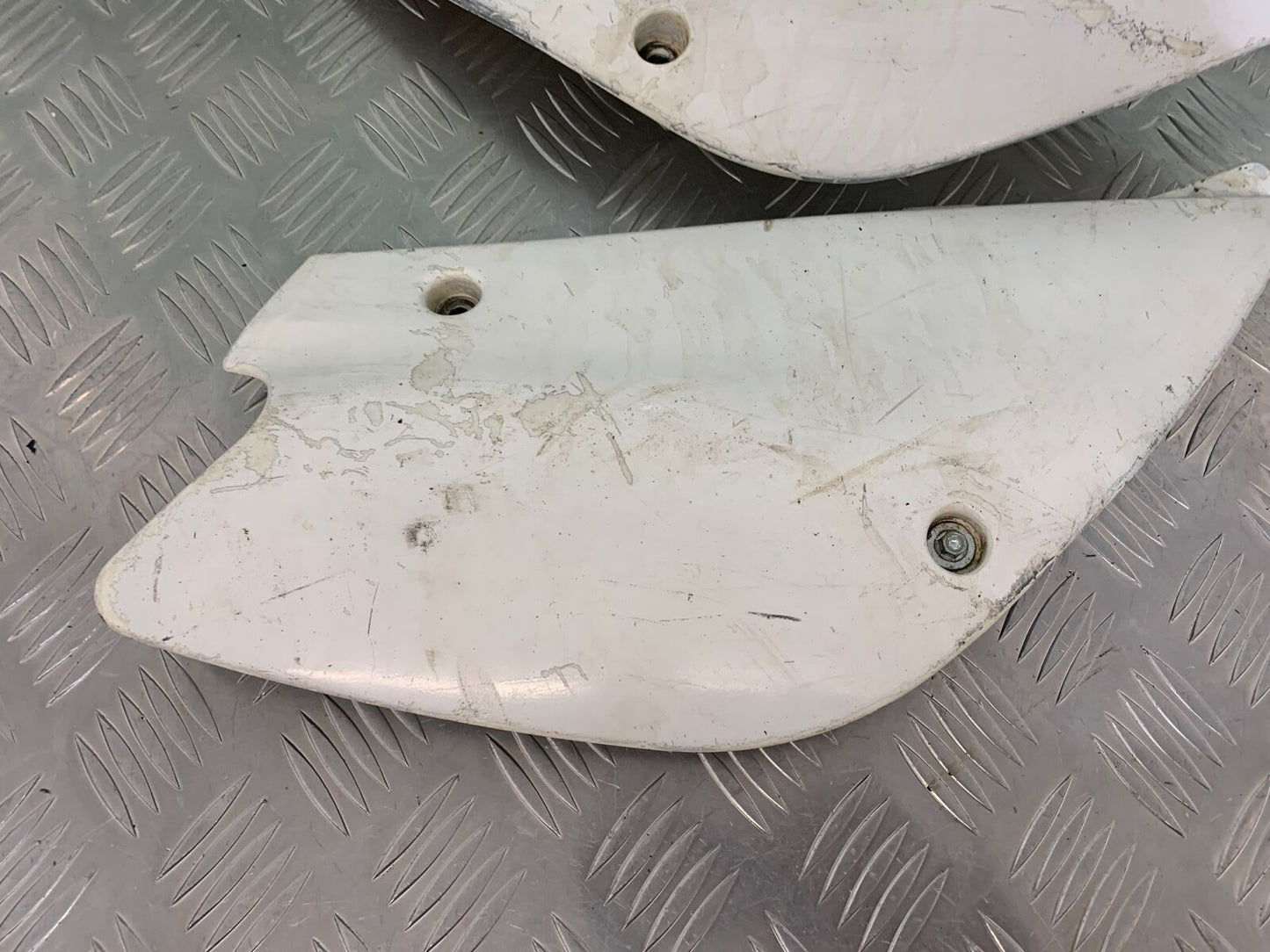 KAWASAKI KX85 KX 85 LEFT AND RIGHT SEAT PANELS  YEAR 2004 (STOCK 985)