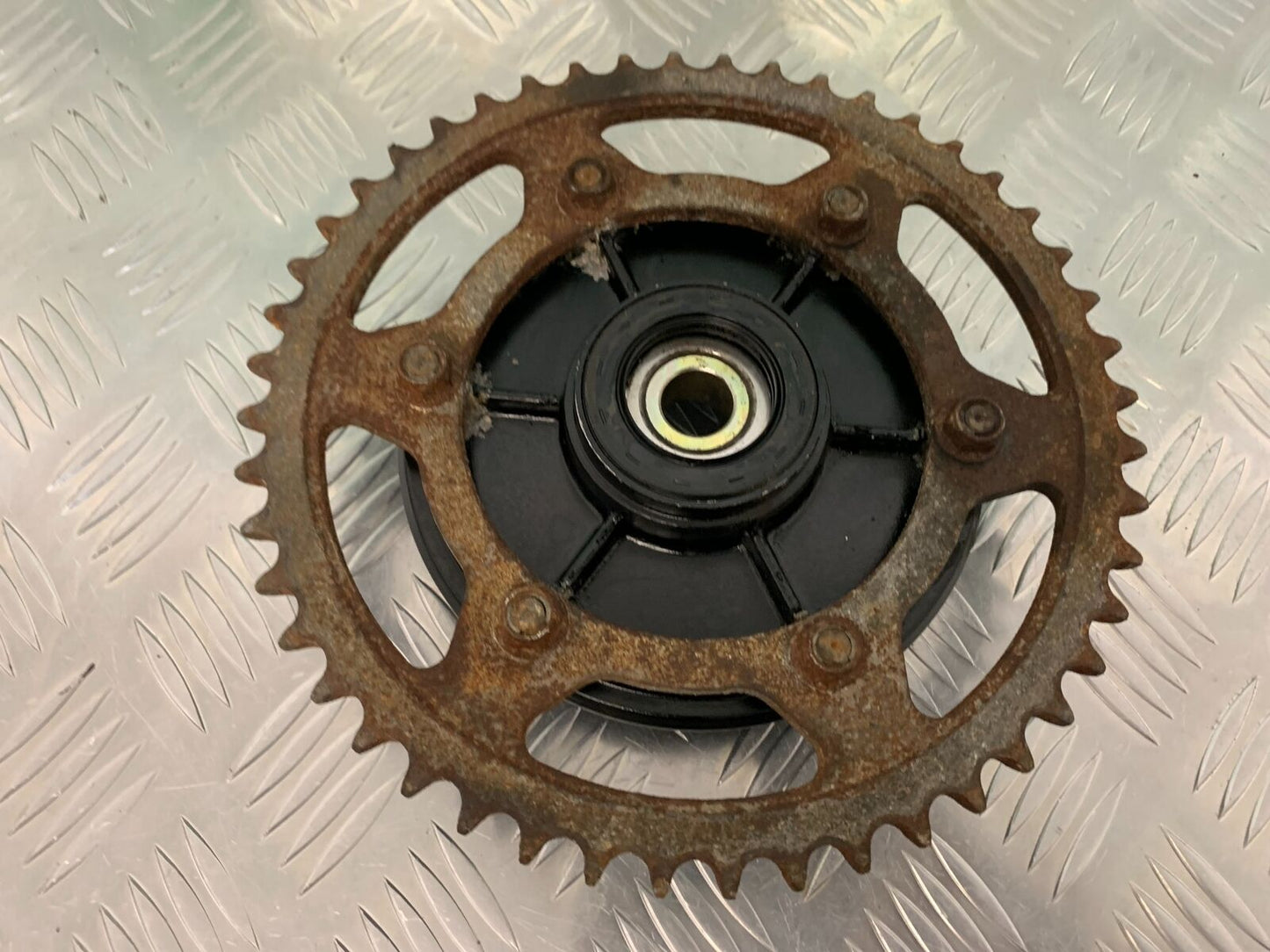 YAMAHA FZS600 FAZER 600 SPROCKET CARRIER  YEAR 2002-03  (STOCK 950)