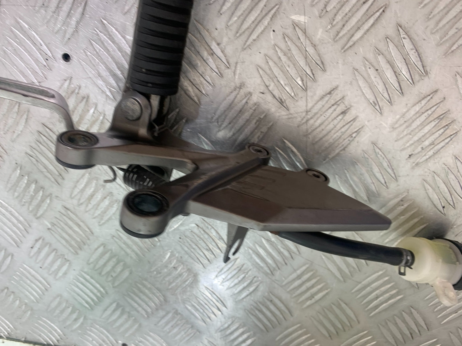 KAWASAKI Z125 Z 125 FRONT RIGHT HANGER  YEAR  2018-2023 (CMB1167)