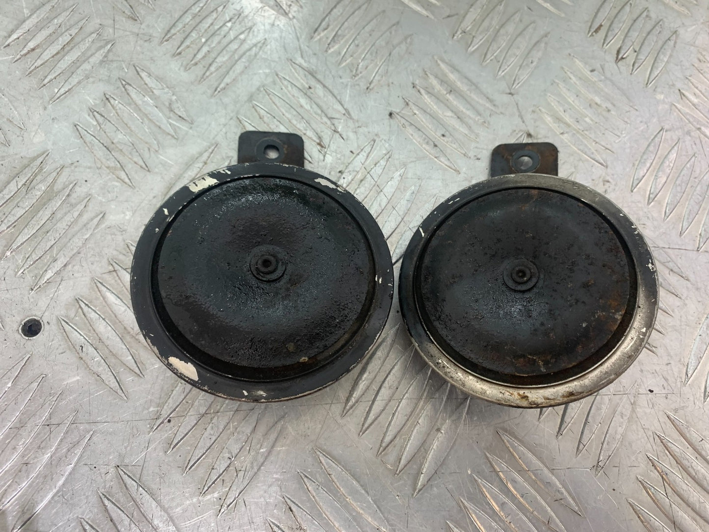 HONDA GL500 GL 500 SILVERWING HORNS  YEAR 1981-82 (CMB1168)