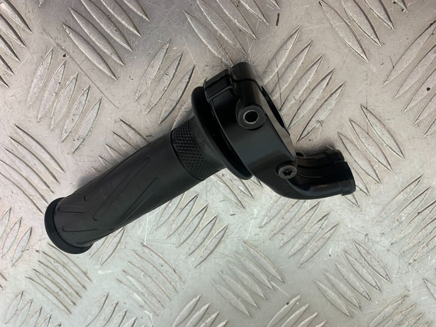 YAMAHA XSR900 XSR 900 THROTTLE AND TWIST GRIP   YEAR 2021-2022 (CMB1073)