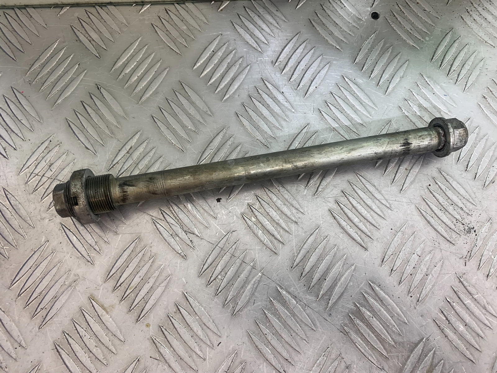 SUZUKI SV650 SV 650 mk1 SWINGARM SPINDLE   YEAR 1999-2002 (CMB1160)