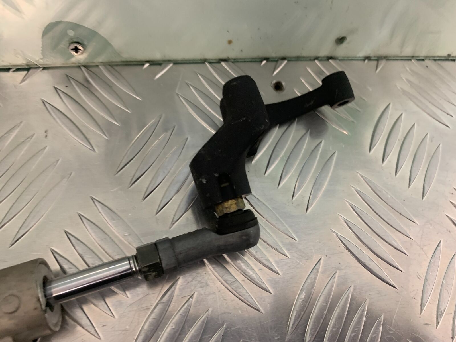YAMAHA YZF R1 5VY STEERING DAMPER YEAR 2004-2006 (STOCK 953)