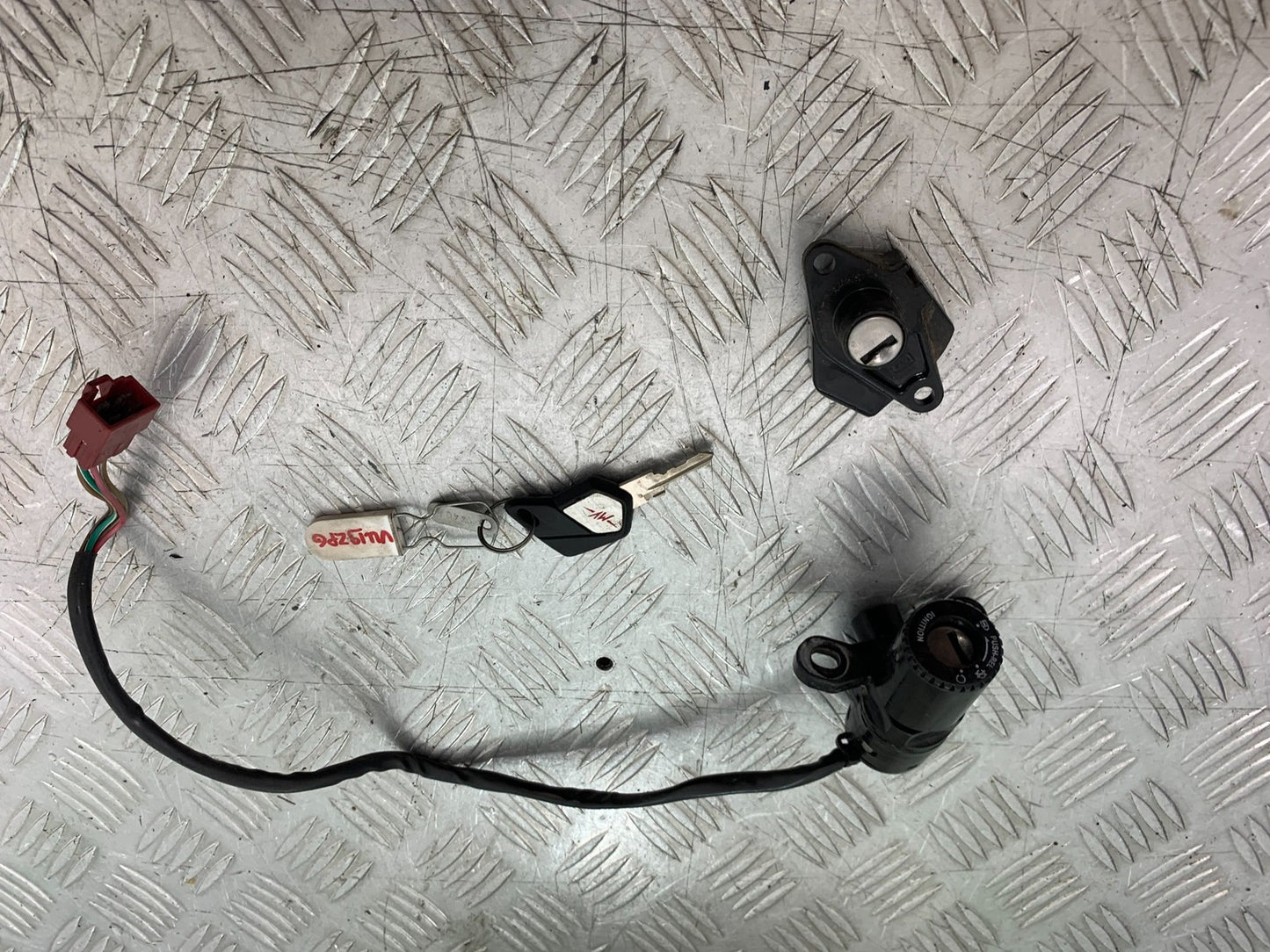 MV AGUSTA 800 F3 IGNITION SEAT LOCK AND KEY  YEAR 2017-2019 (CMB1227)