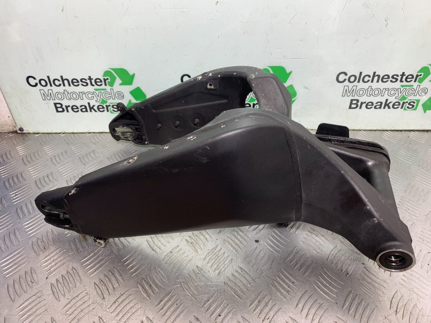 KAWASAKI ZX10R ZX10 R SWINGARM  2008-2010 (CMB1301)