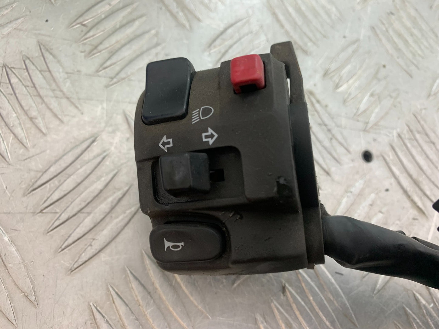 YAMAHA FZS600 FAZER 600 LEFT SWITCH GEAR YEAR 1998-2001 (CMB1267)